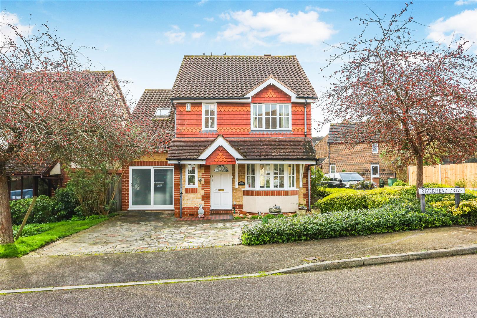 Riverhead Drive, Sutton